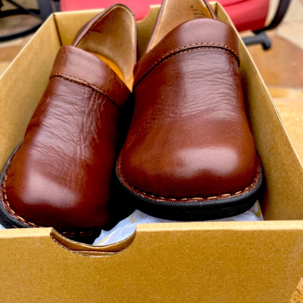 Classic Brown Boat Shoes with Moccasin Stitching